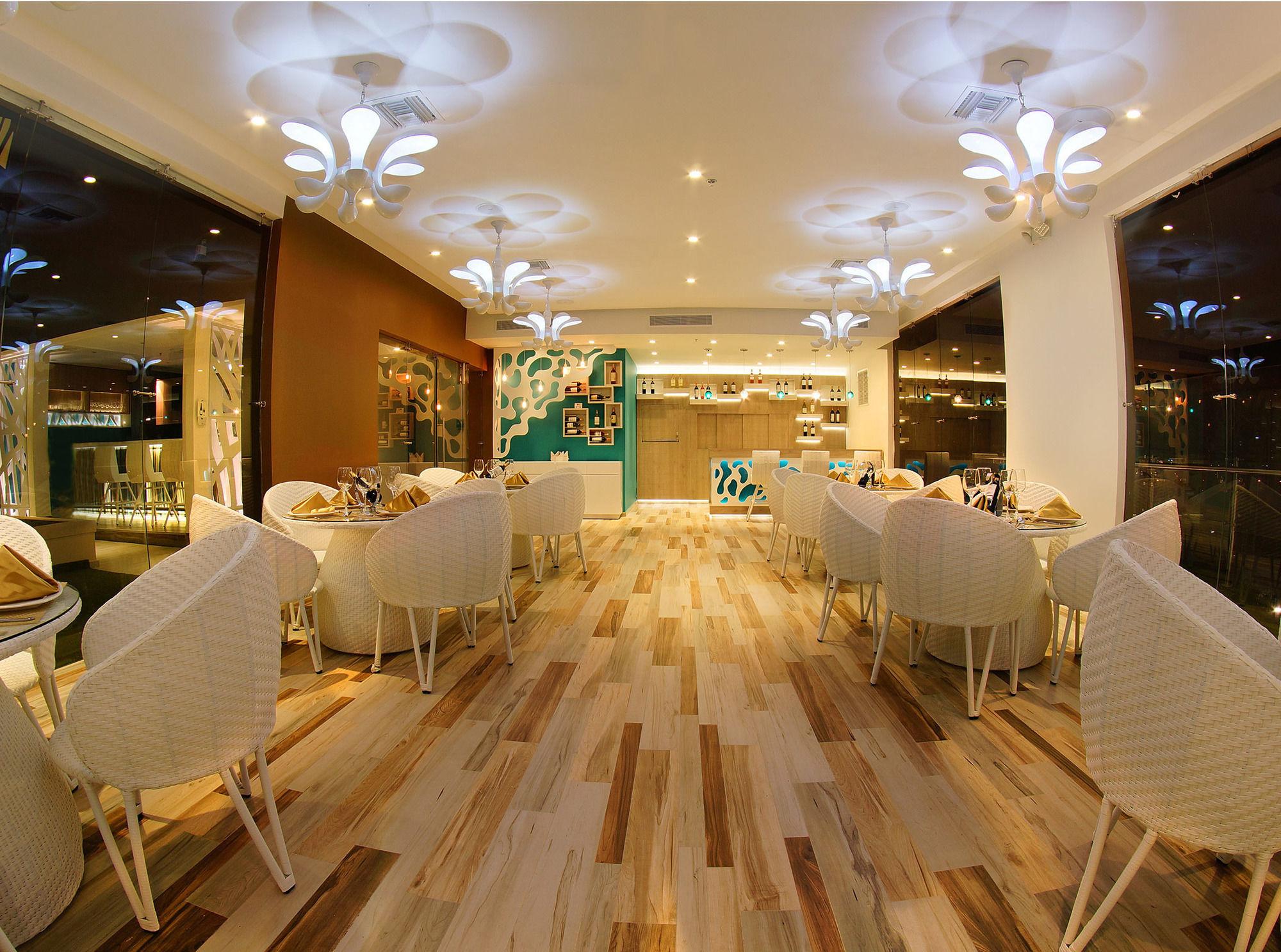 image-housing-carousel