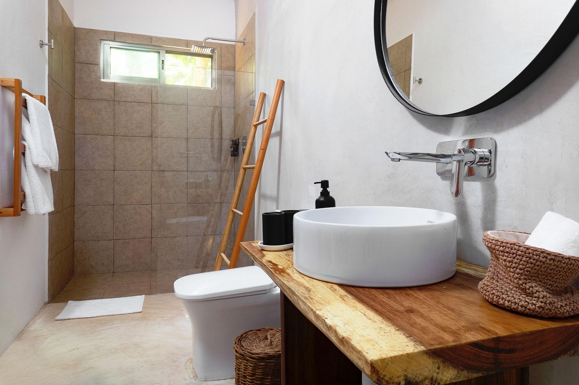 Suite de diseño, 1 cama Queen size con sofá cama, balcón, vista al jardín