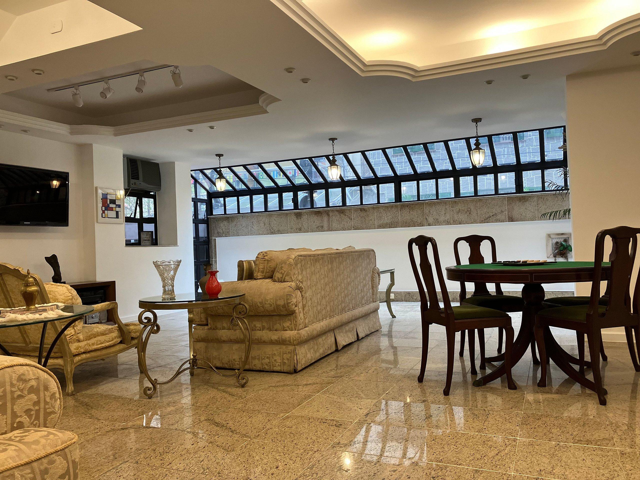 image-housing-carousel