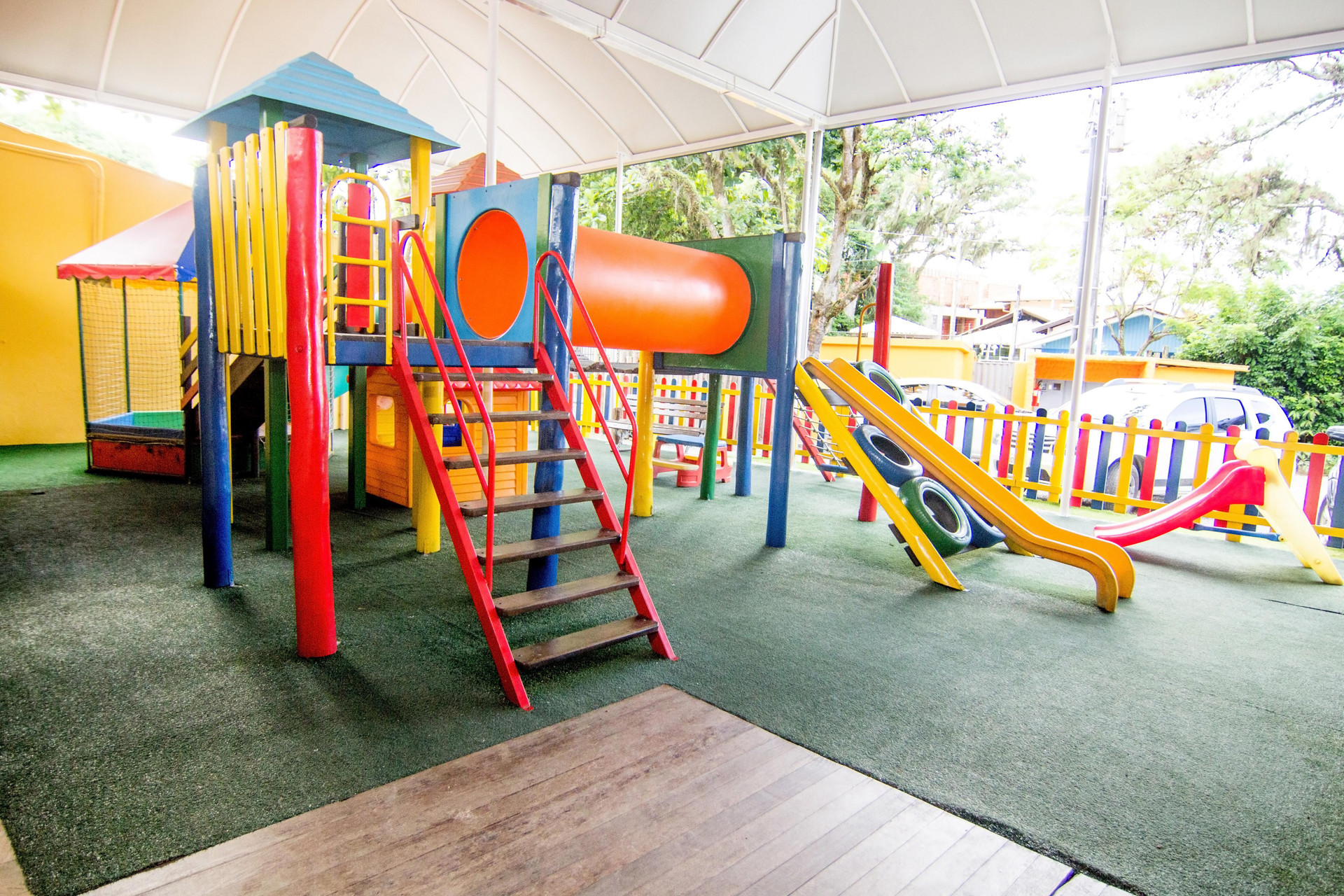 image-housing-carousel
