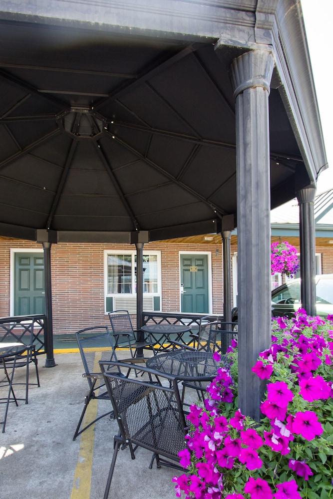 image-housing-carousel