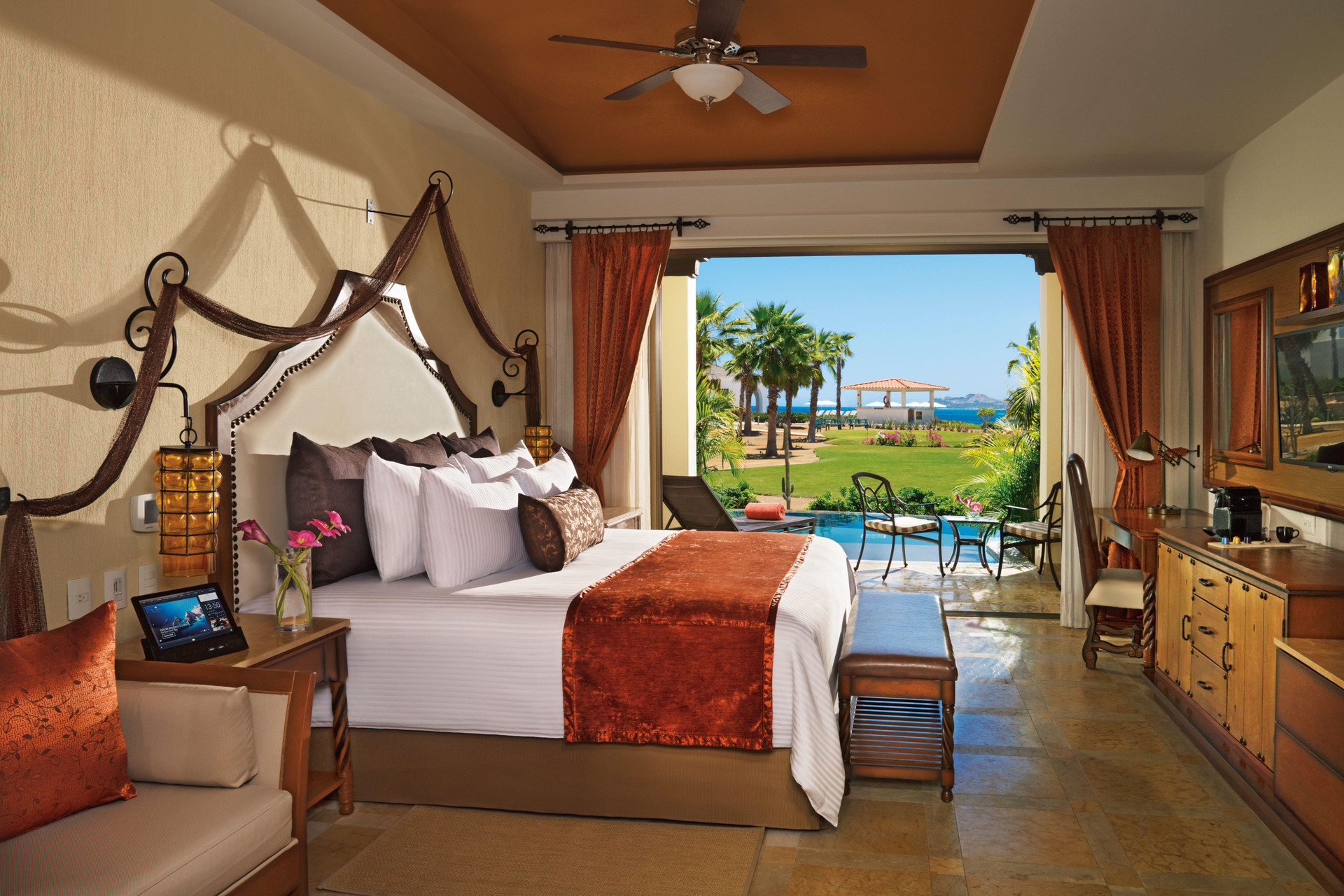 Suite Luxury con Vista a la Piscina