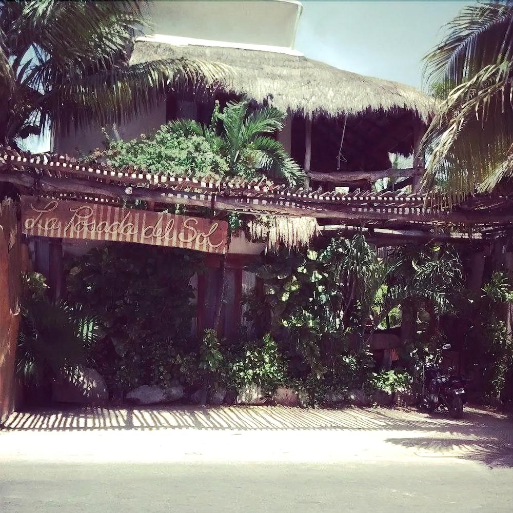 image-housing-carousel