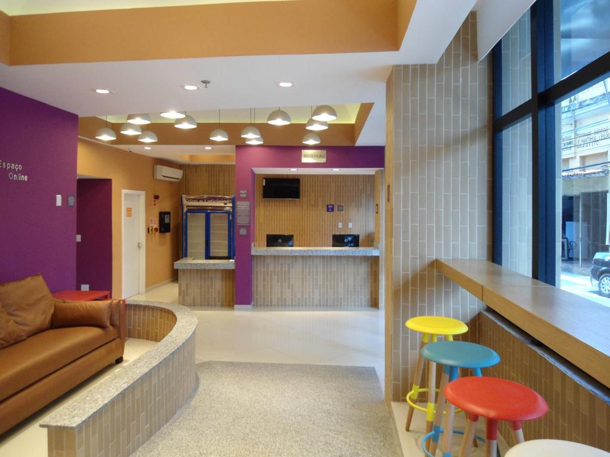 image-housing-carousel