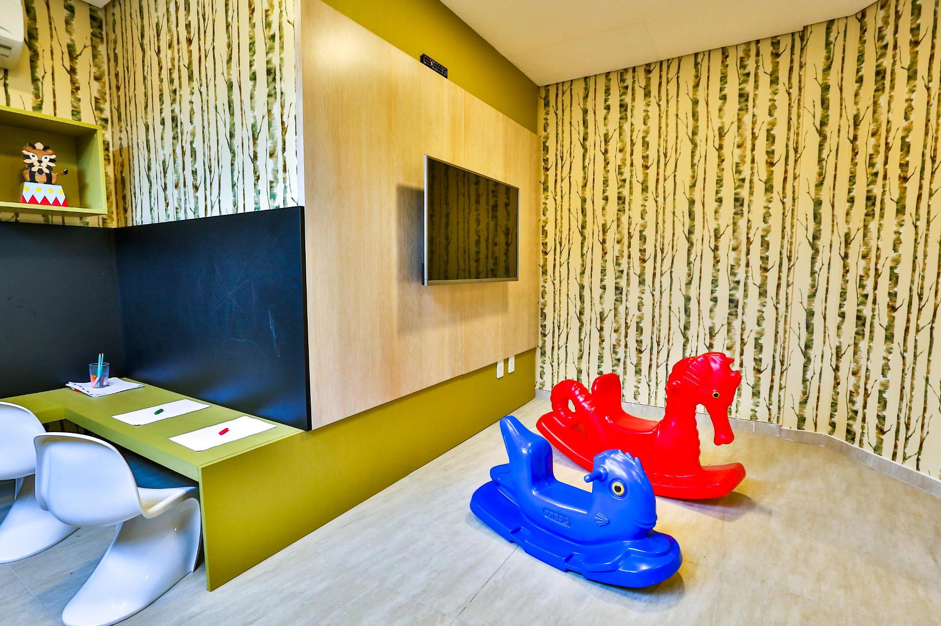 image-housing-carousel