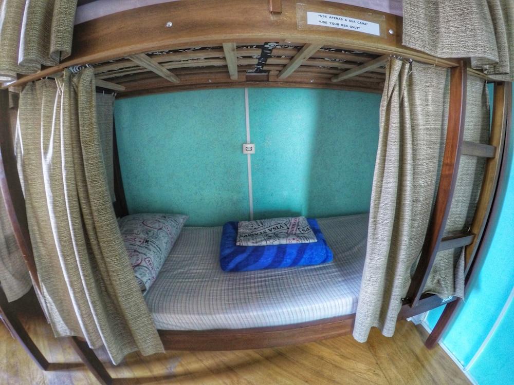 image-housing-carousel