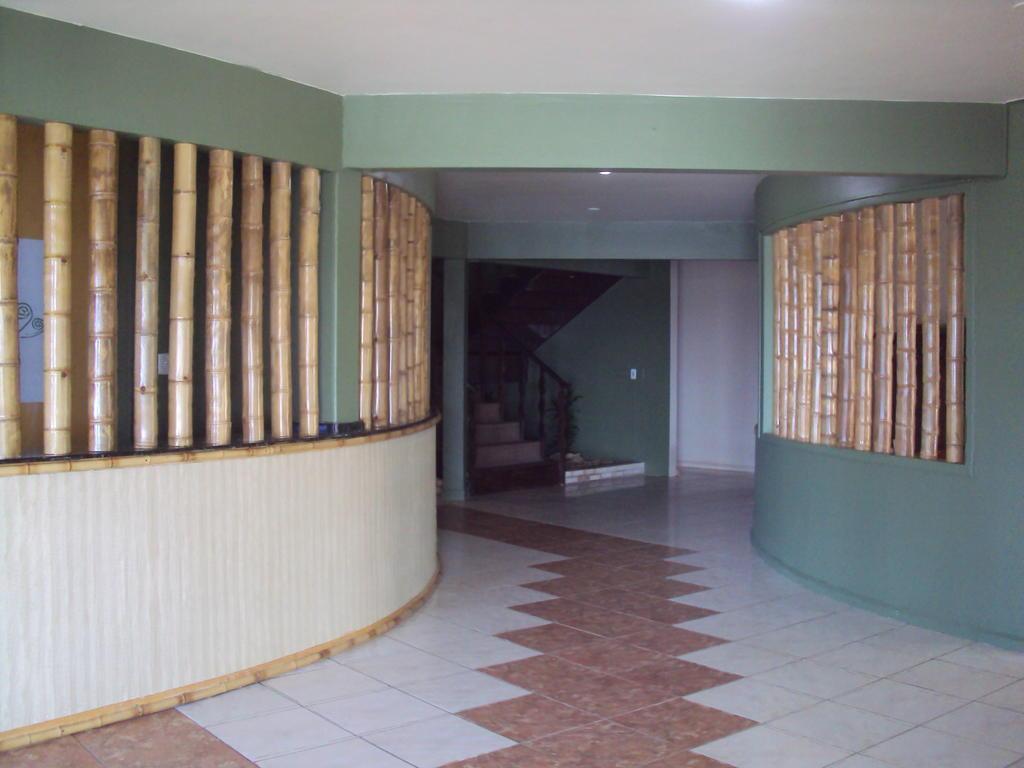 image-housing-carousel