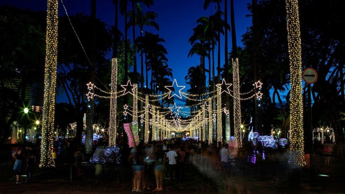 image-housing-carousel