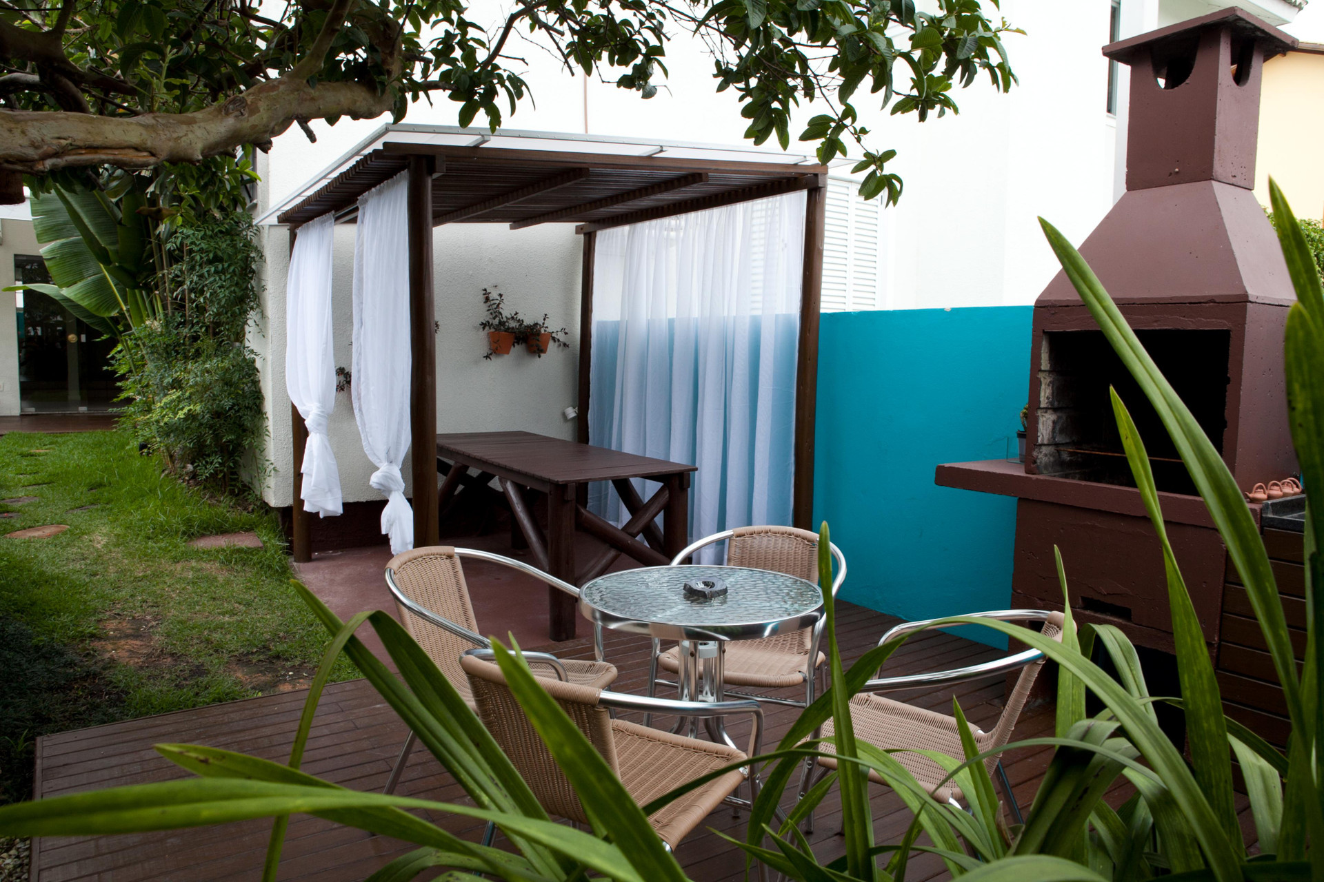 image-housing-carousel