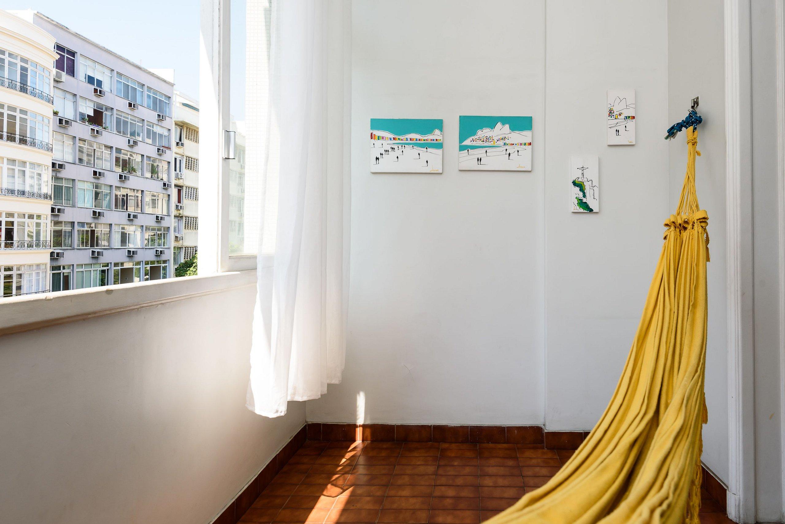 image-housing-carousel