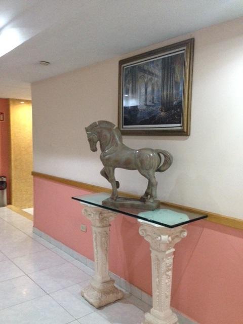 image-housing-carousel