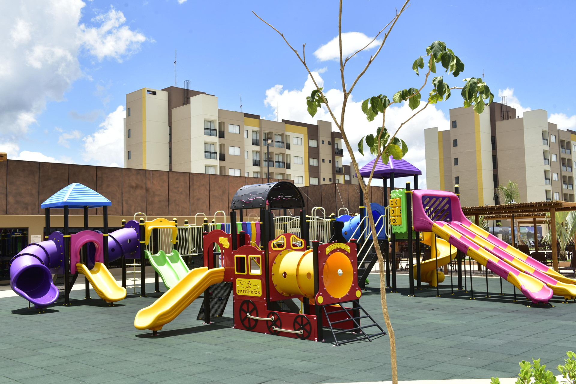 image-housing-carousel