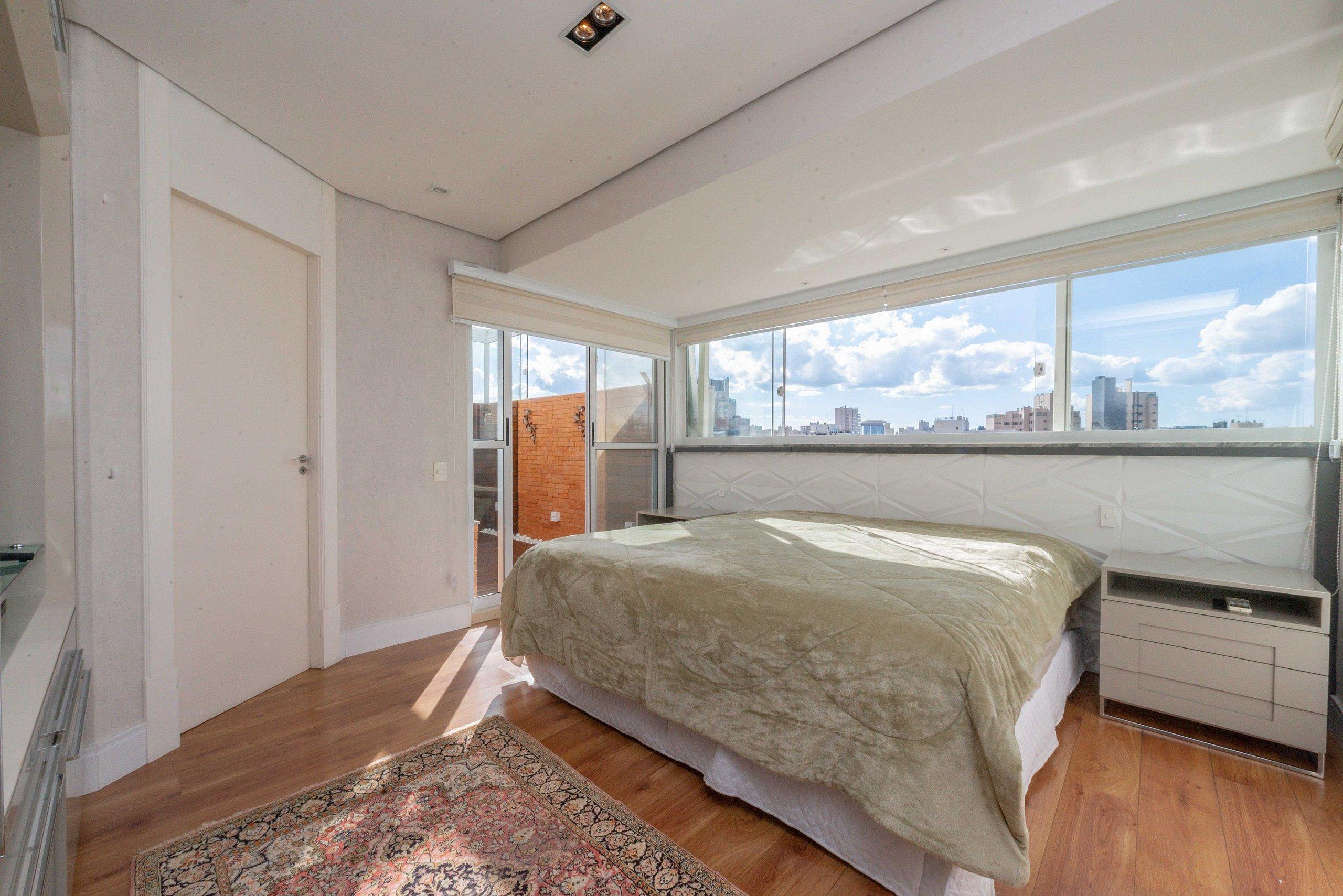 image-housing-carousel