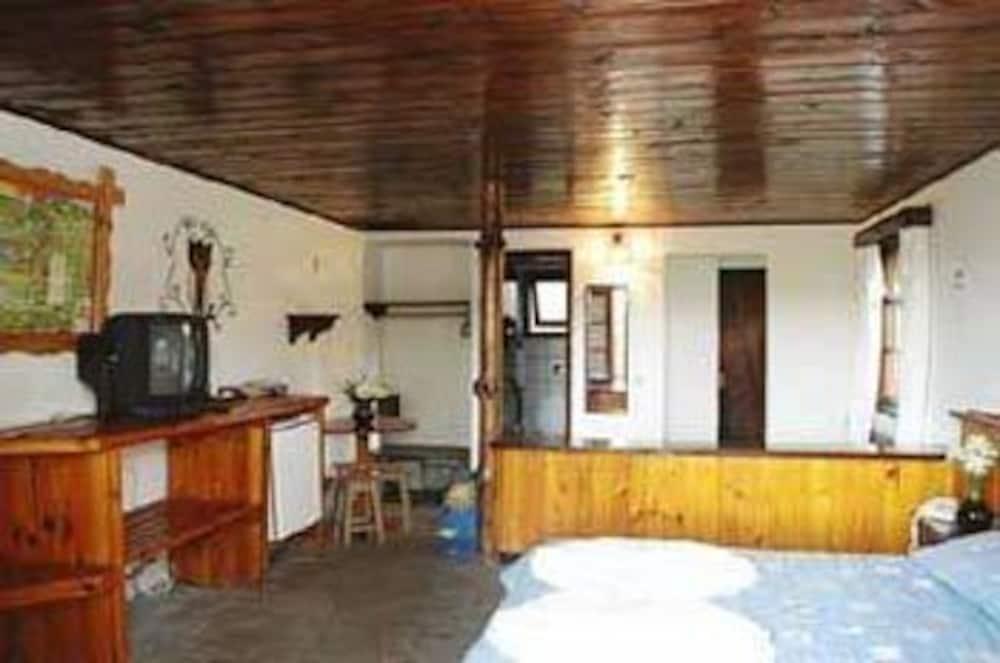 image-housing-carousel