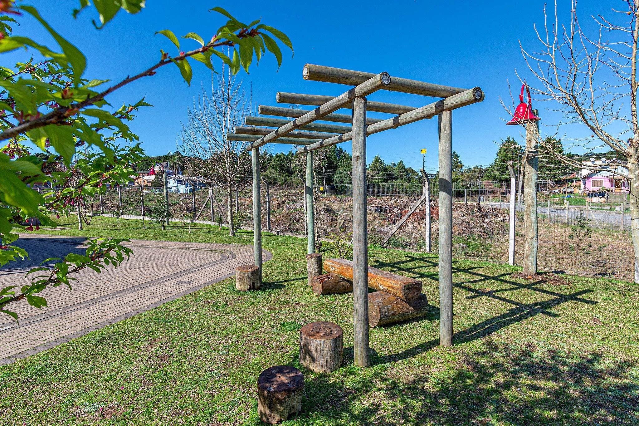 image-housing-carousel