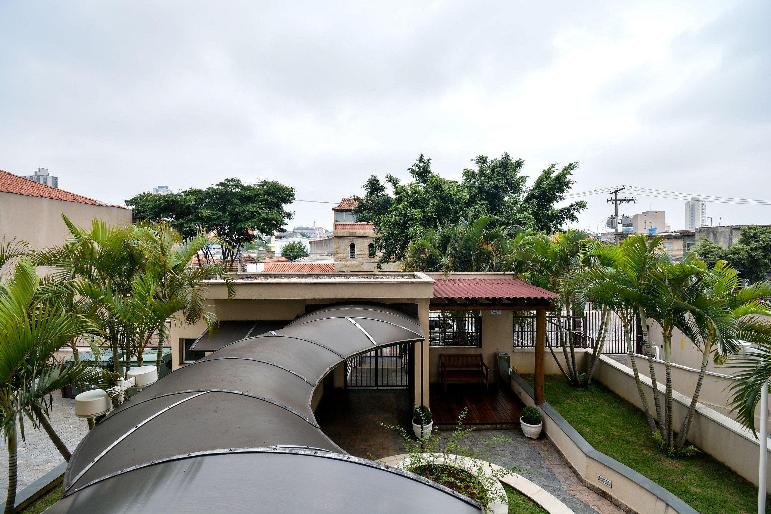 image-housing-carousel