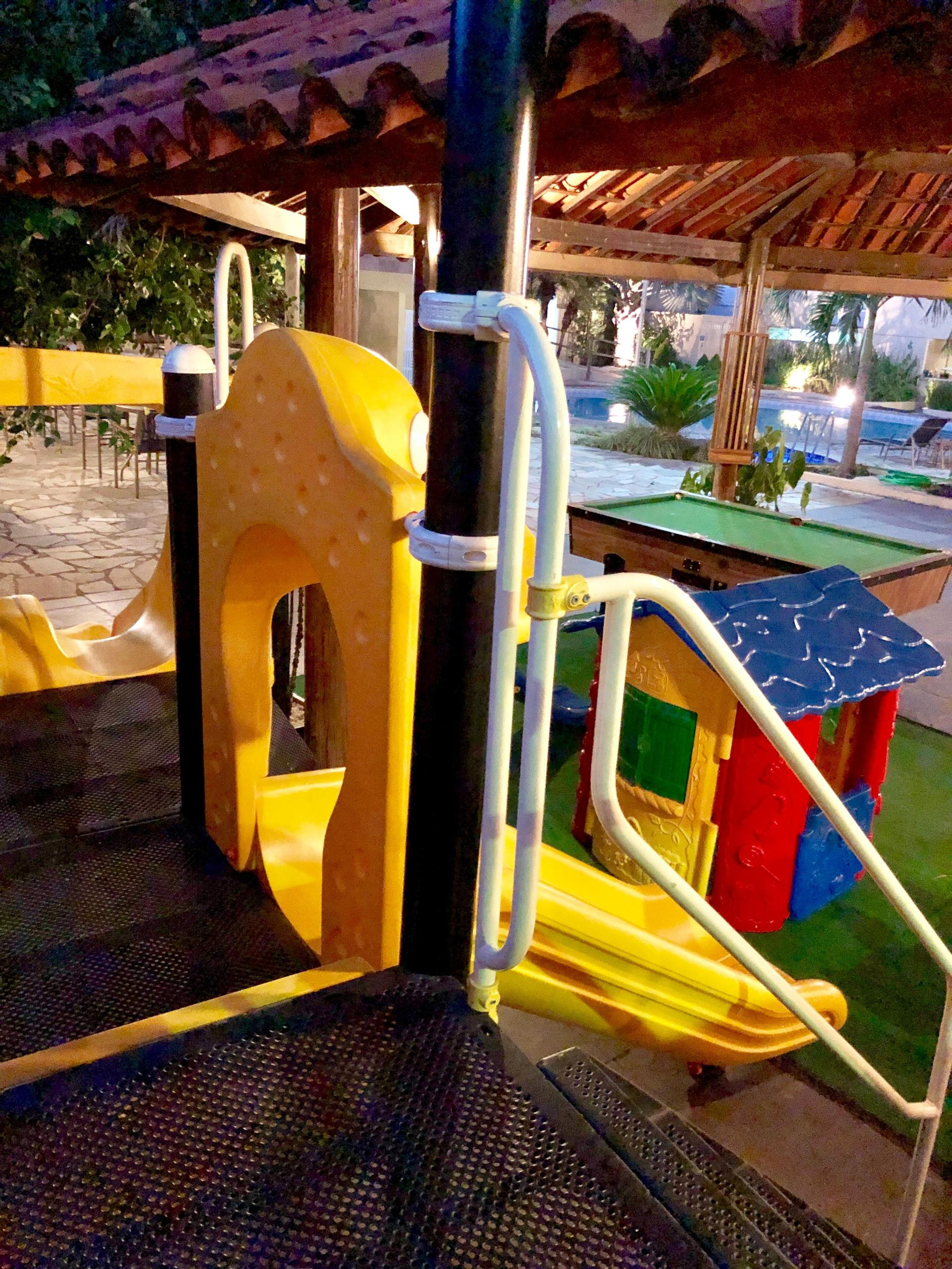 image-housing-carousel