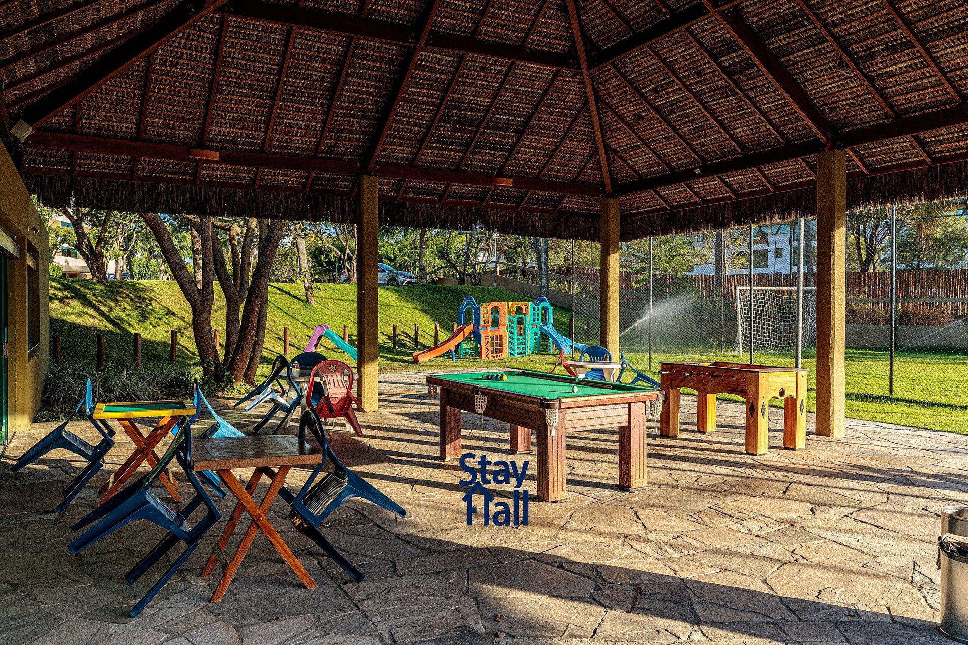 image-housing-carousel