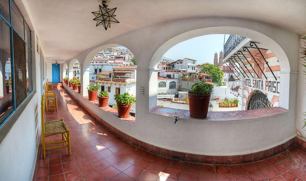 image-housing-carousel