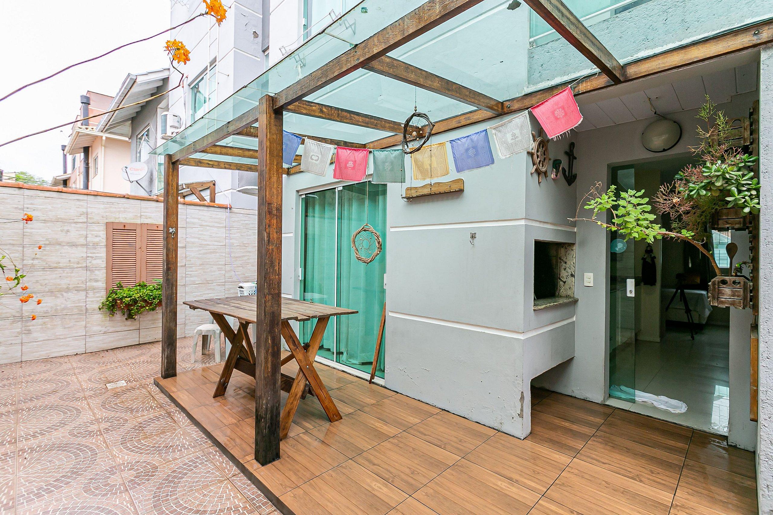 image-housing-carousel
