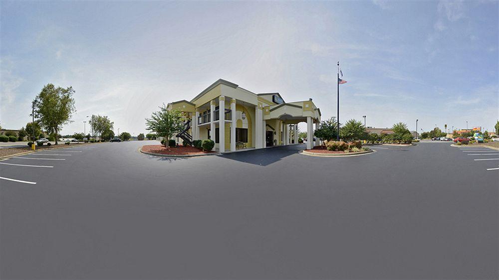 Quality Inn & Suites Mooresville-Lake Norman image