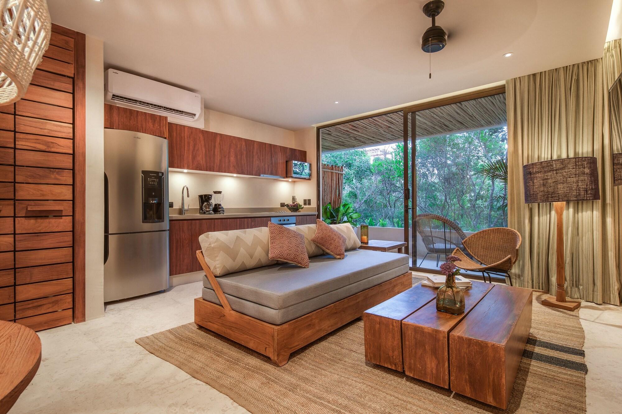 Estudio de lujo, 1 cama King size con sofá cama, piscina privada, vista al jardín