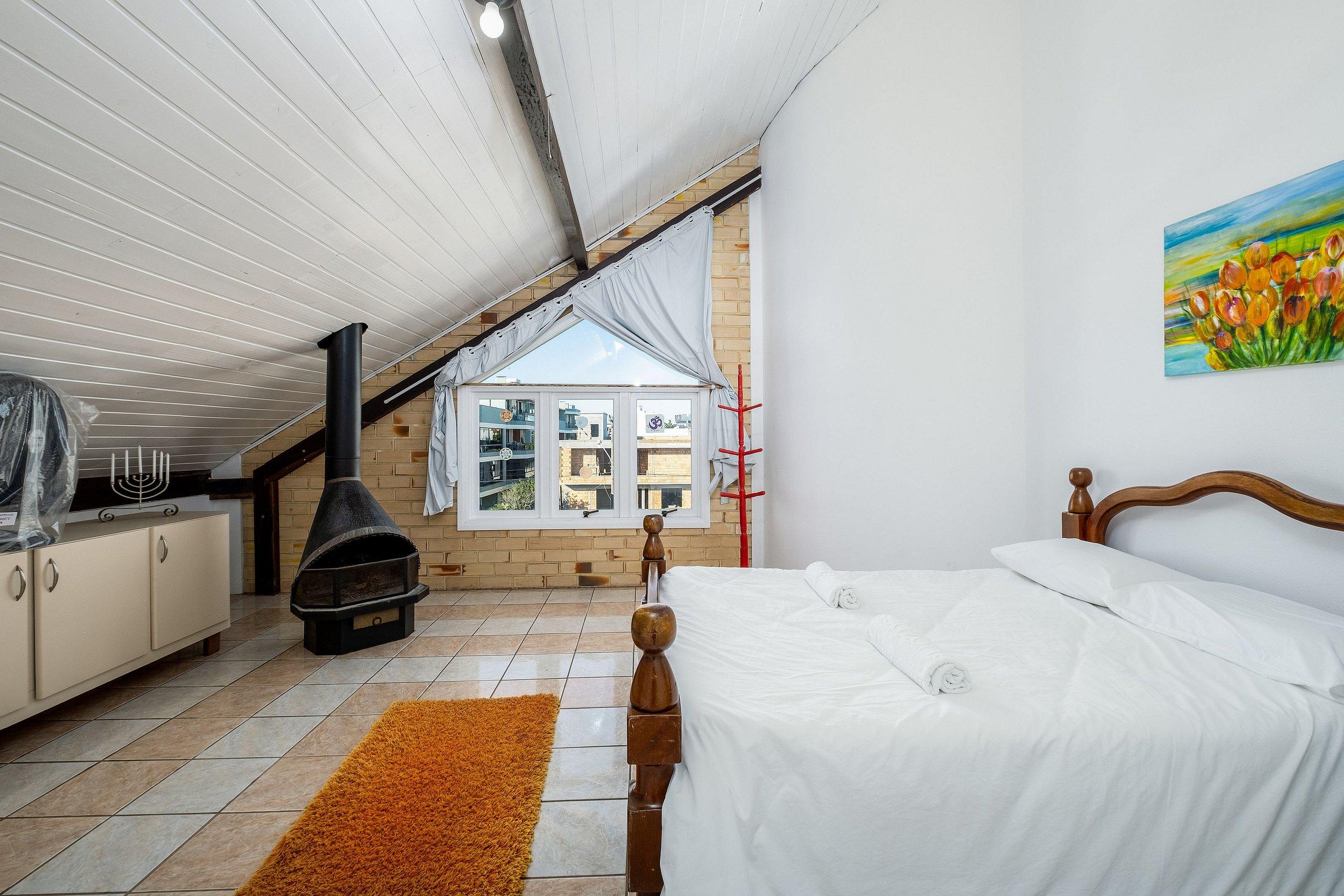 image-housing-carousel