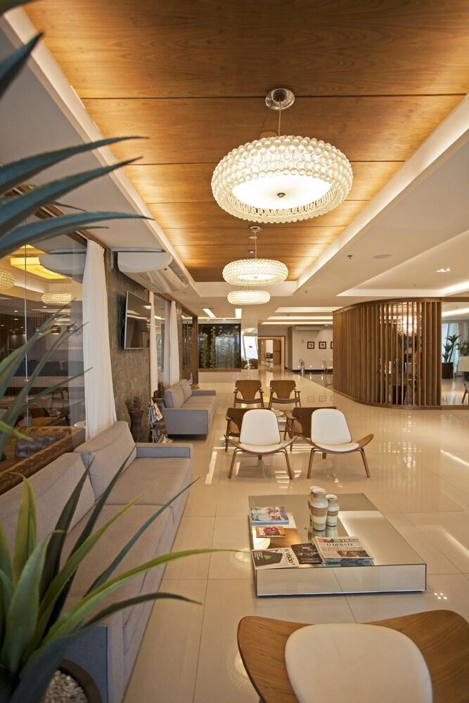 image-housing-carousel