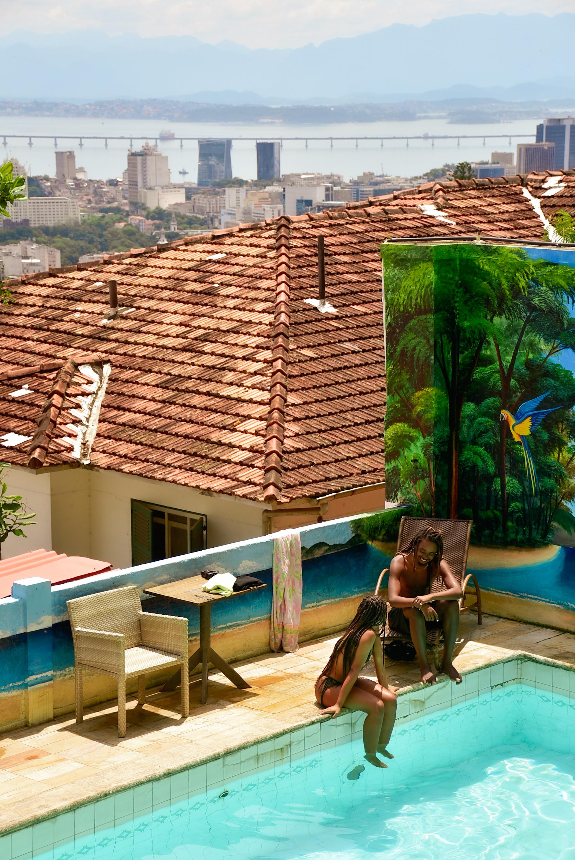 image-housing-carousel