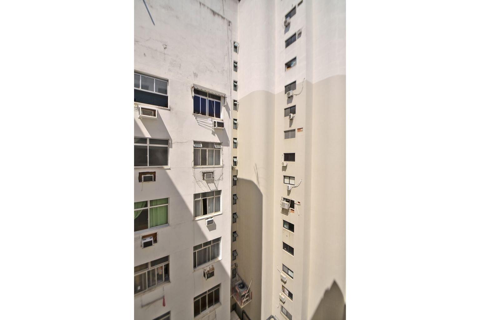 image-housing-carousel
