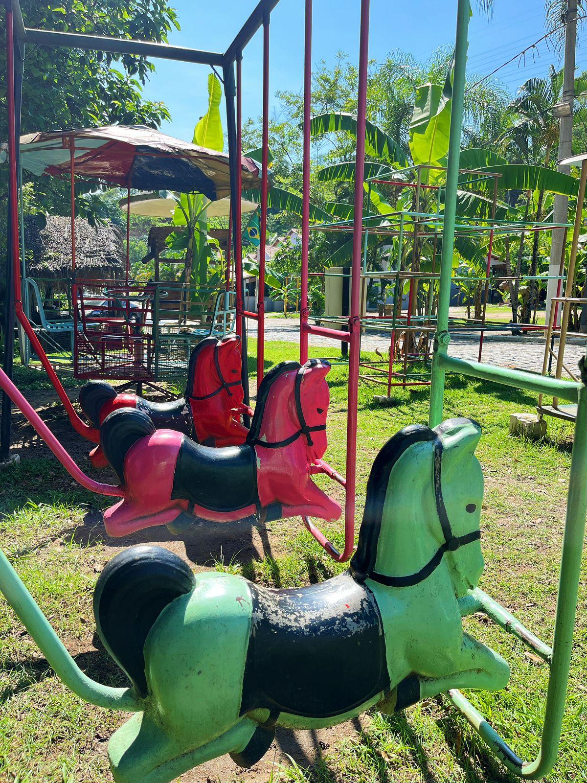image-housing-carousel