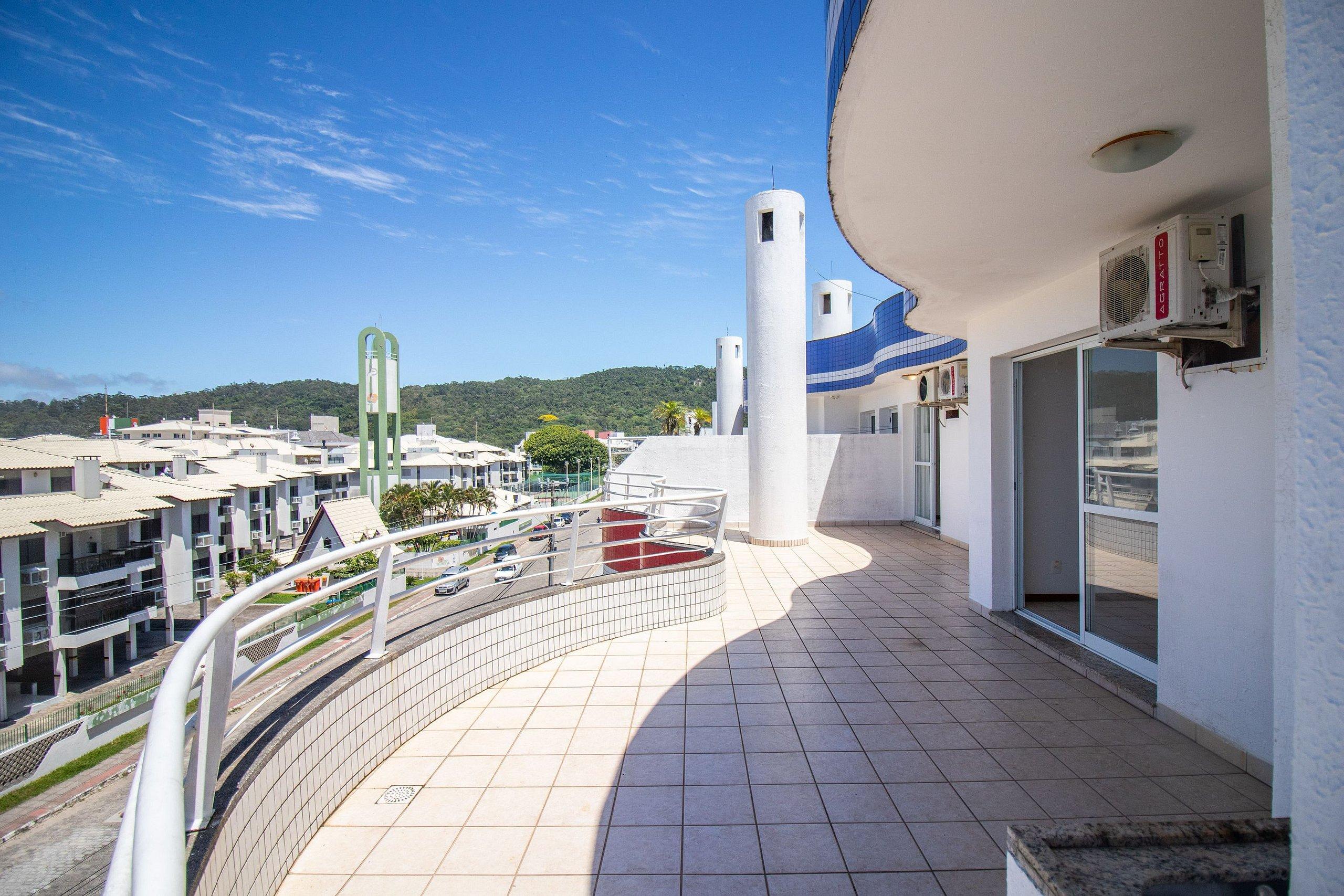 image-housing-carousel