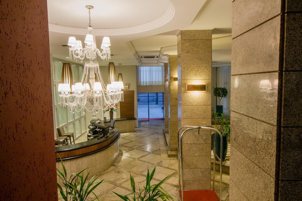 image-housing-carousel