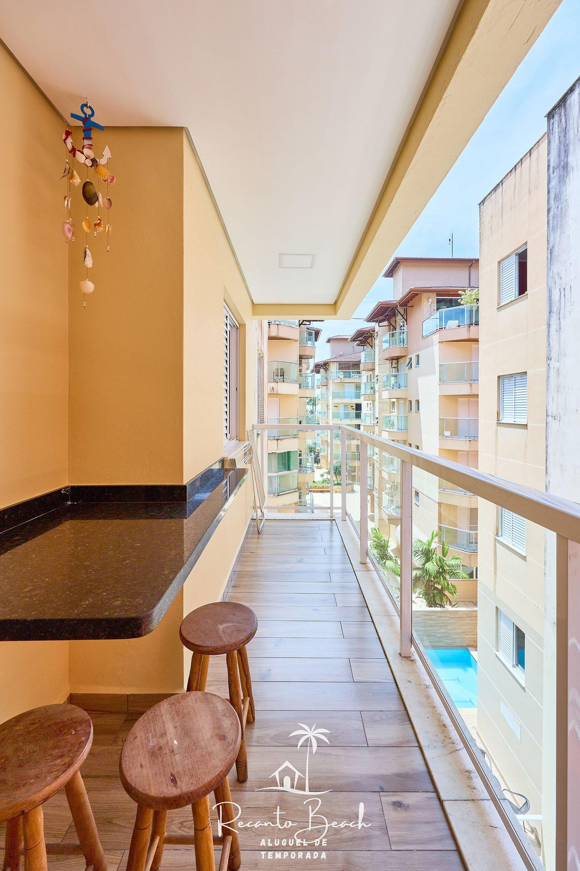 image-housing-carousel