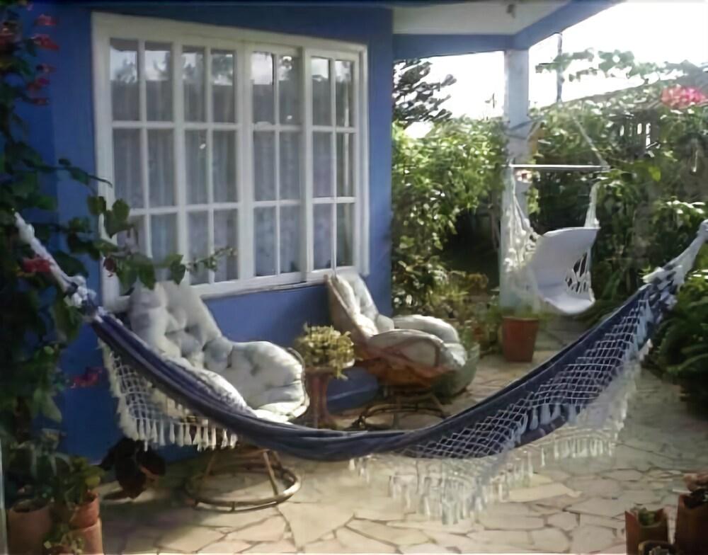 image-housing-carousel