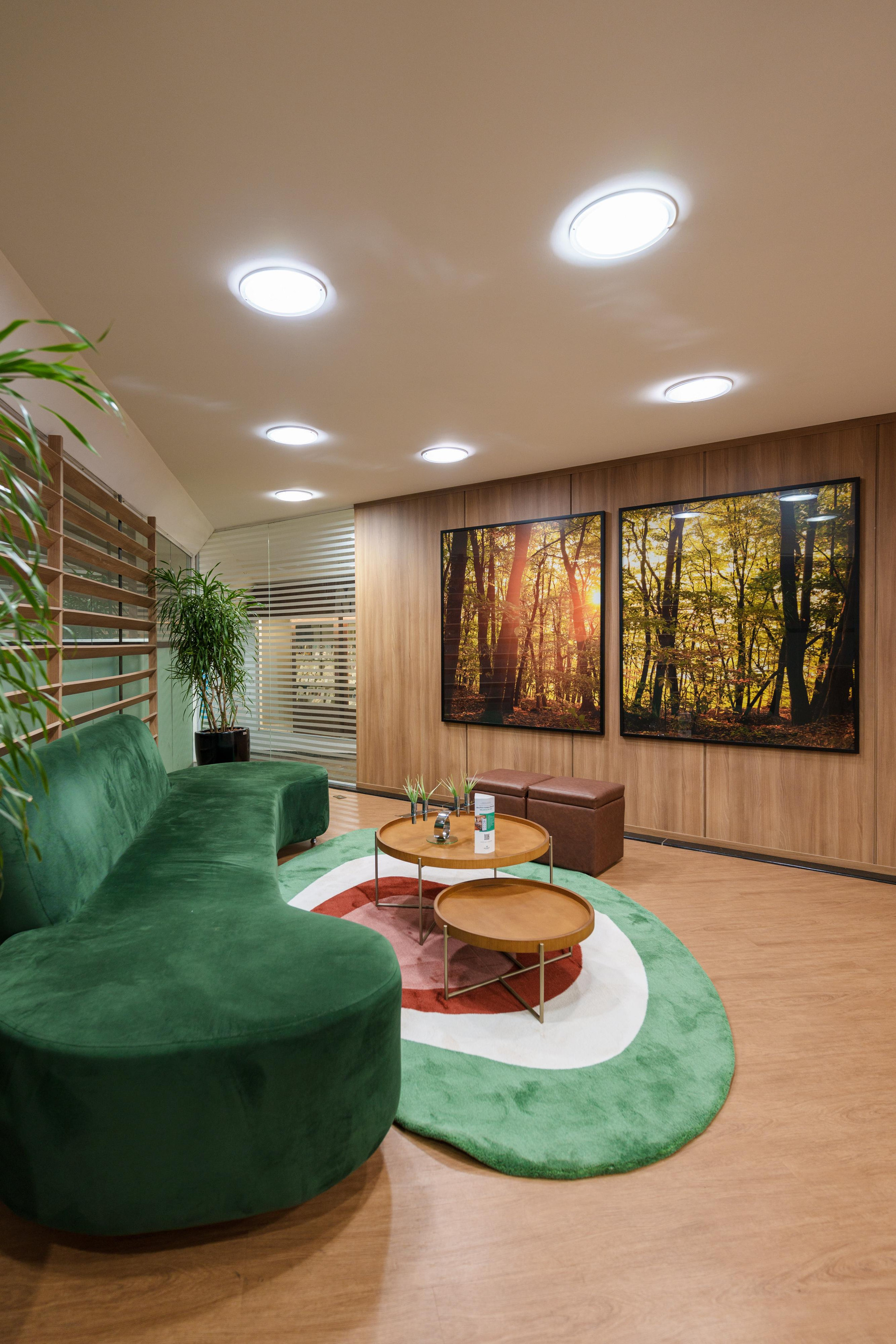 image-housing-carousel