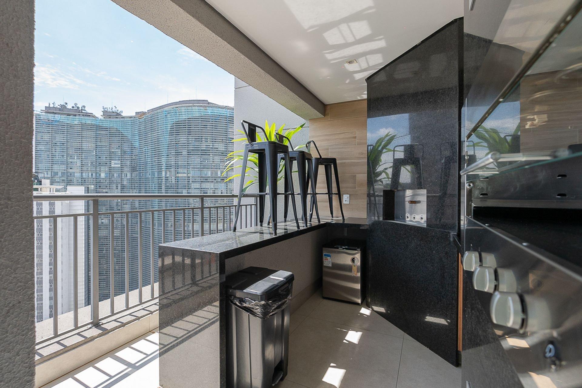 image-housing-carousel