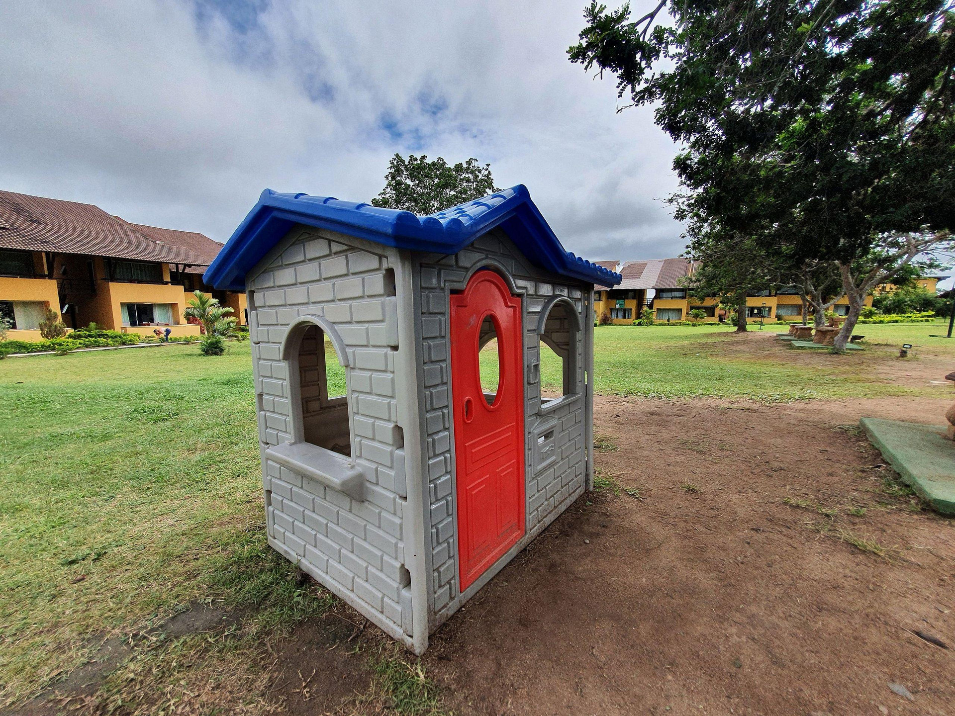 image-housing-carousel