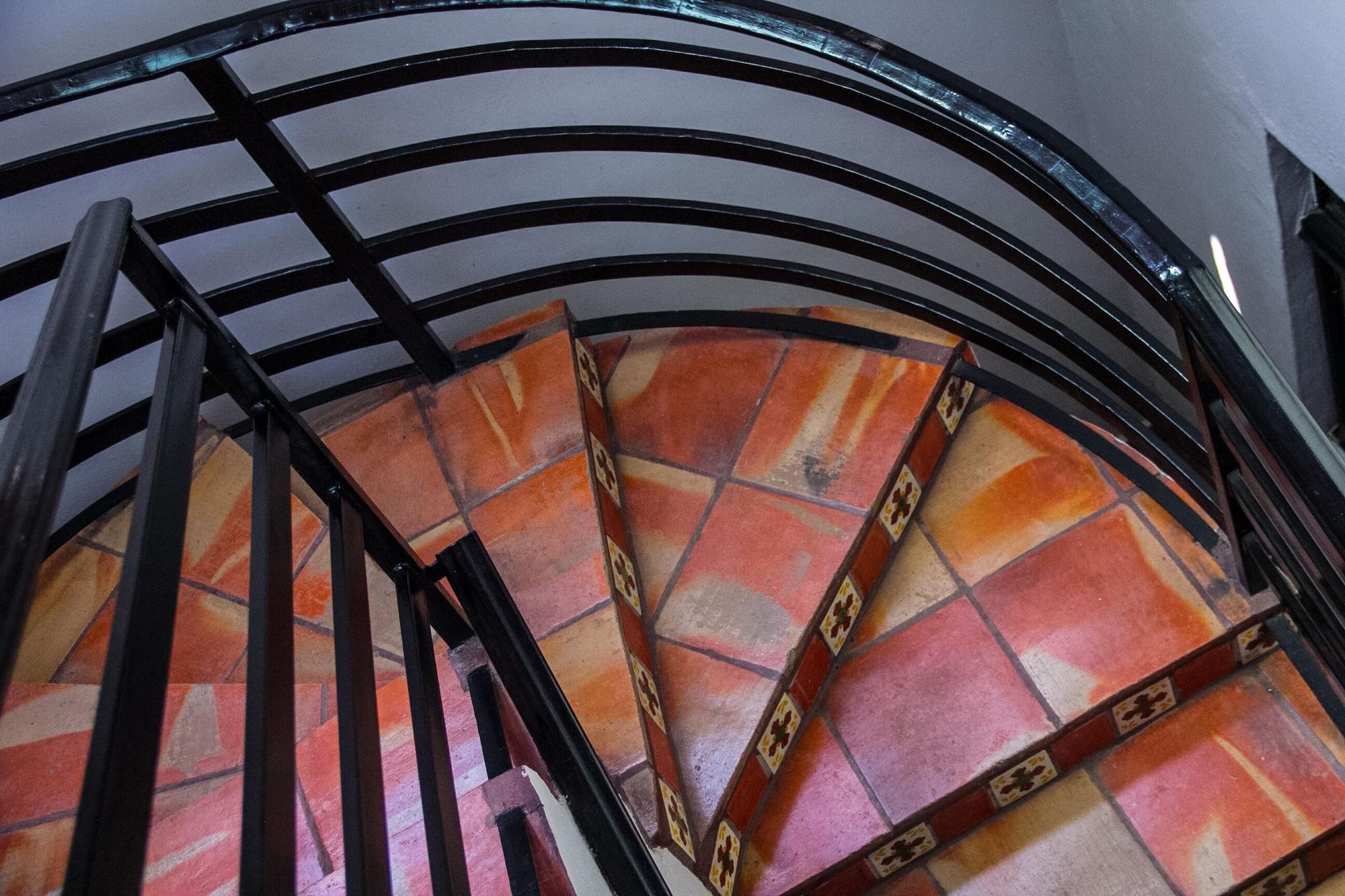 image-housing-carousel