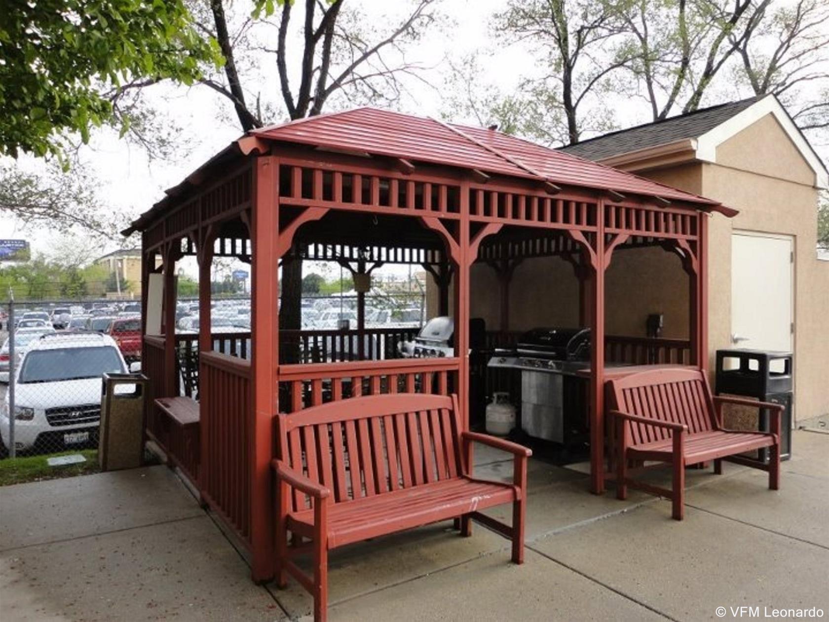 image-housing-carousel
