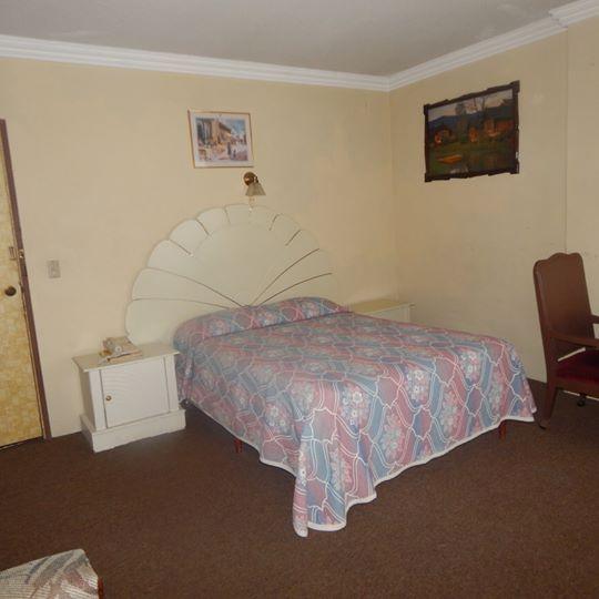image-housing-carousel