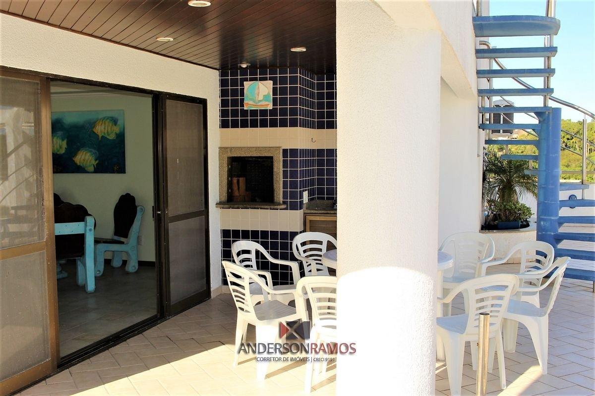 image-housing-carousel