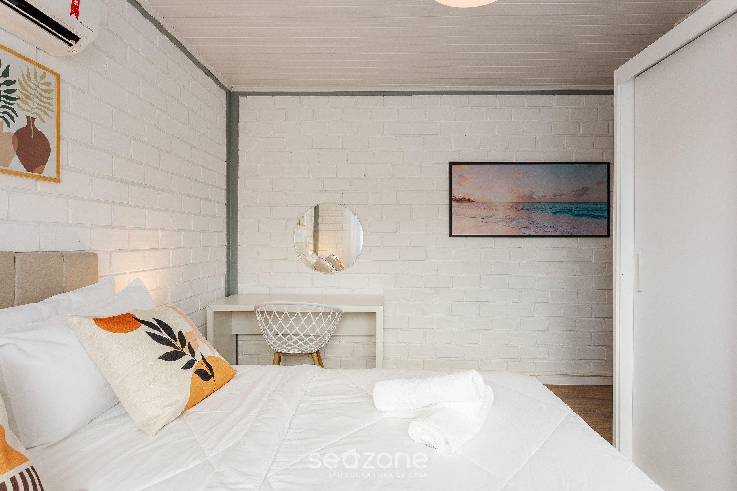 image-housing-carousel
