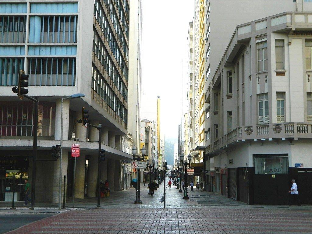 image-housing-carousel