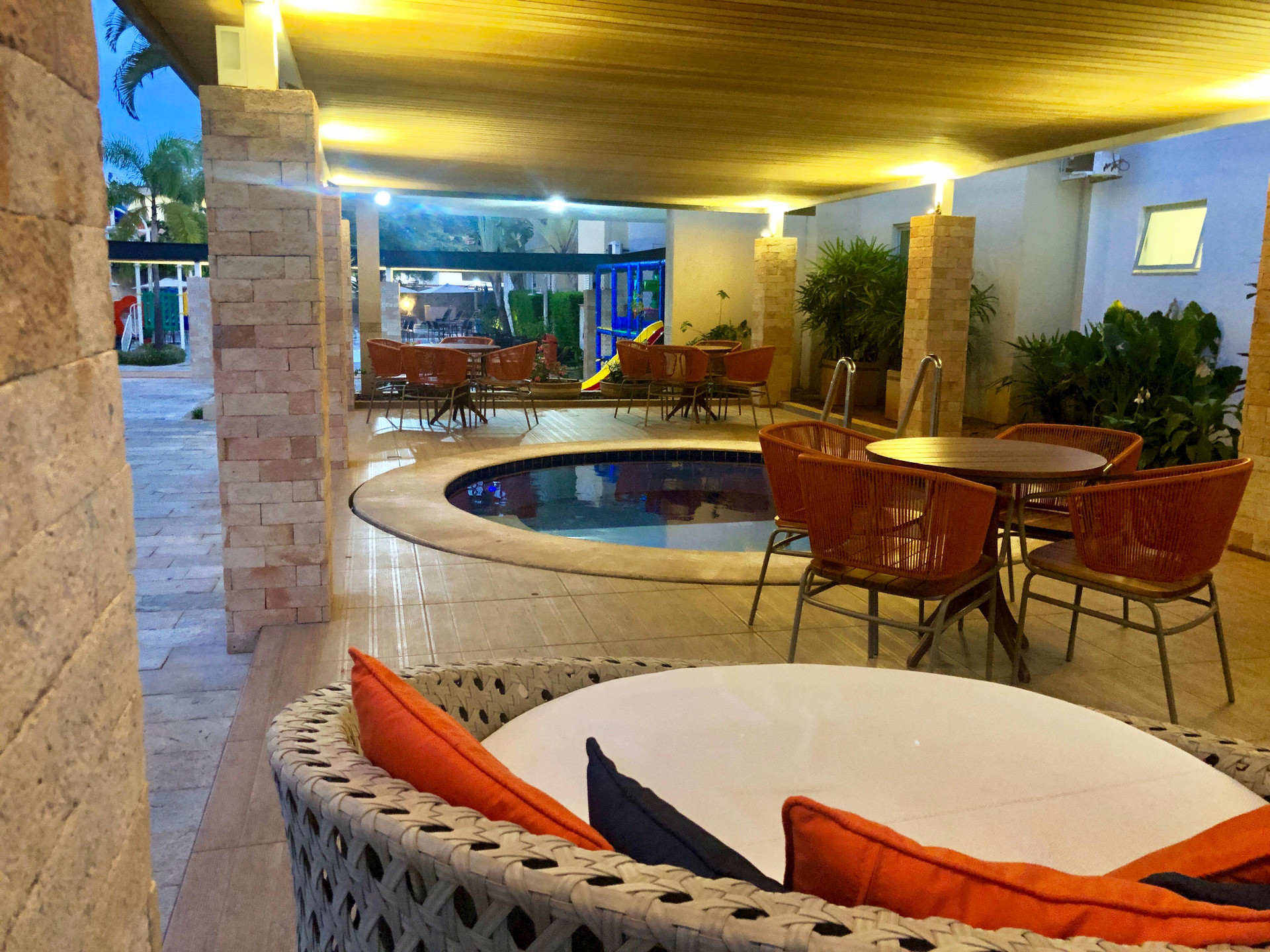 image-housing-carousel