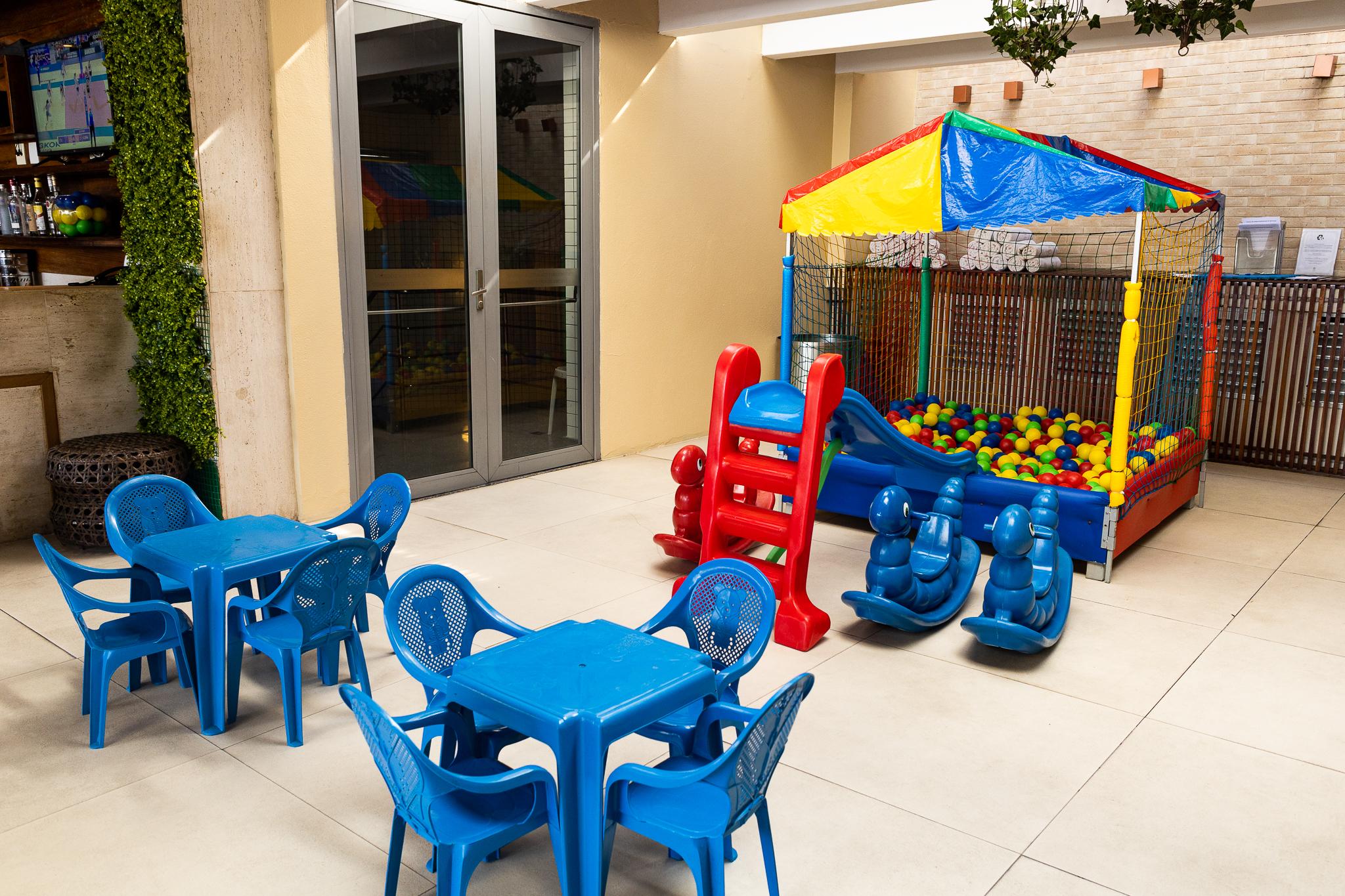 image-housing-carousel