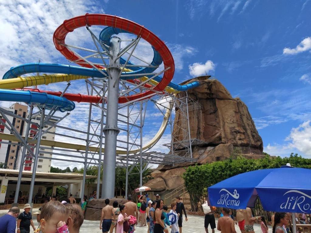 image-housing-carousel
