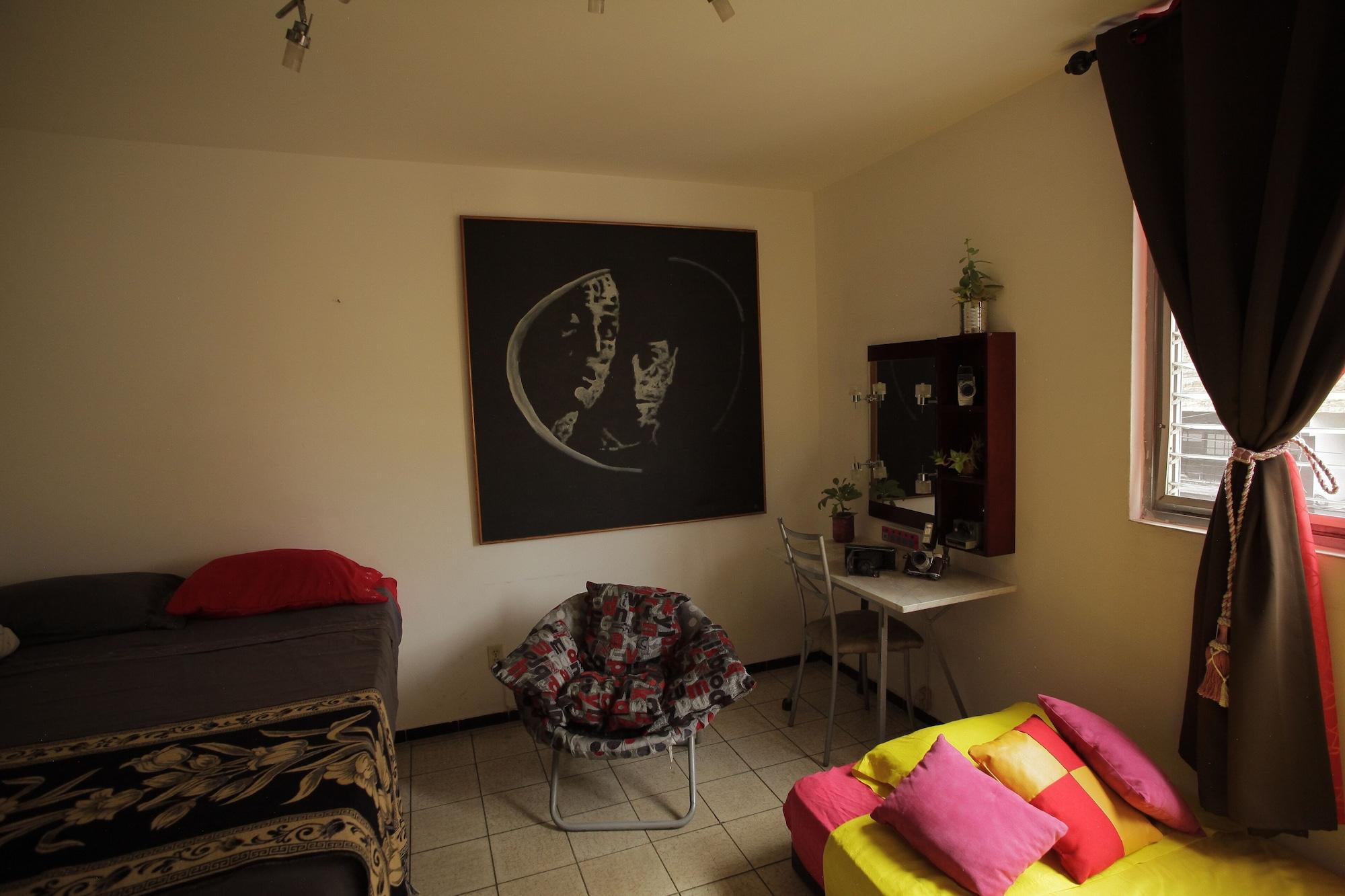 image-housing-carousel