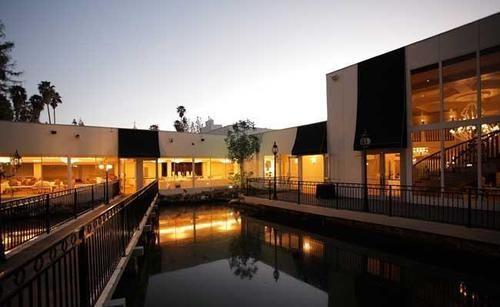 image-housing-carousel