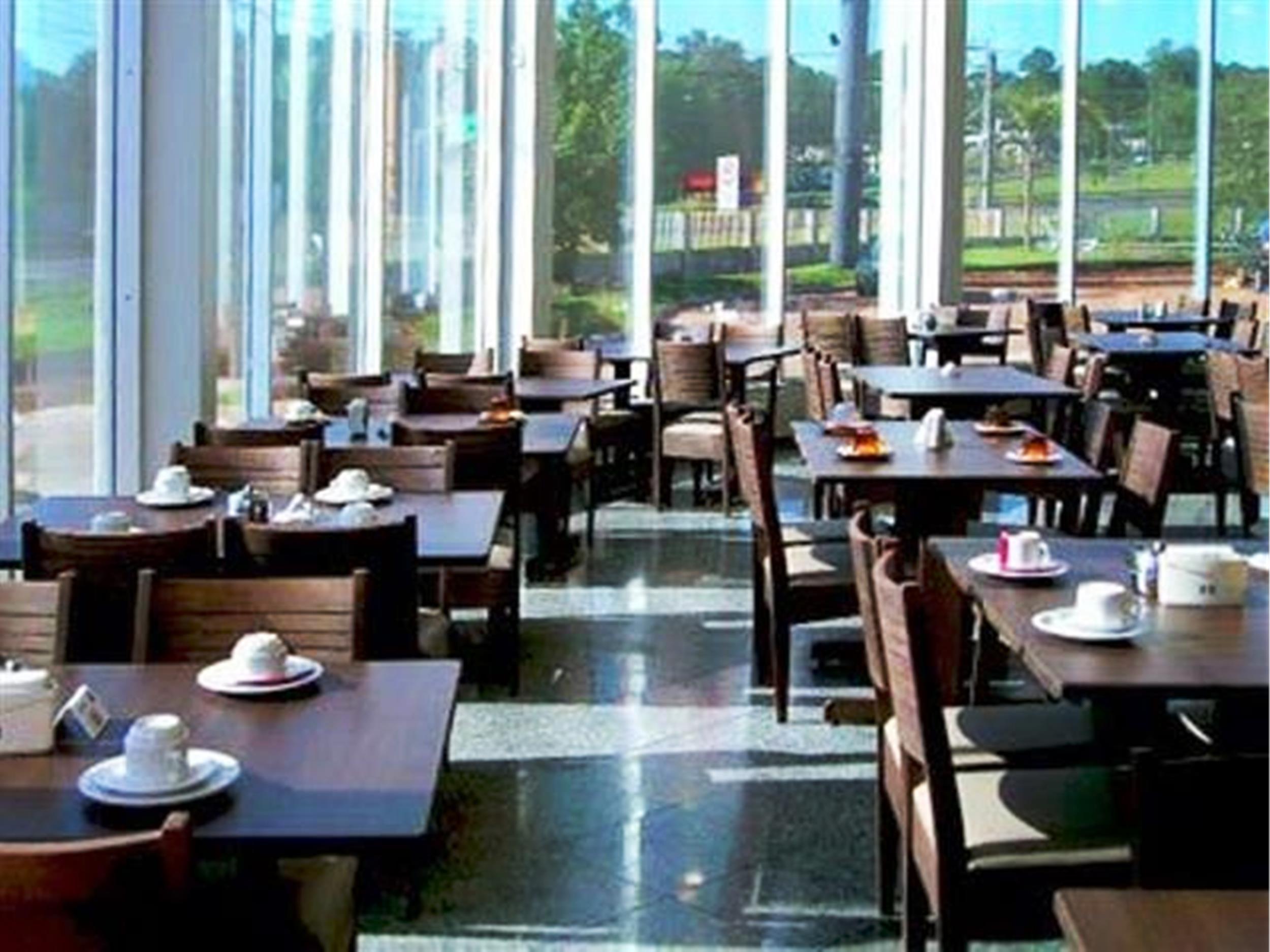 image-housing-carousel